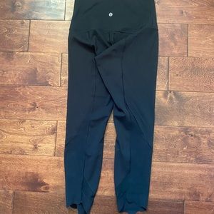 BRAND NEW LULULEMON PANTS SIZE 6